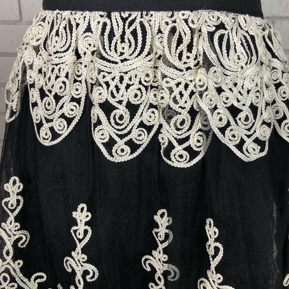 Design Lab Embroidered Black and White Mini Skirt - Picture 3 of 8